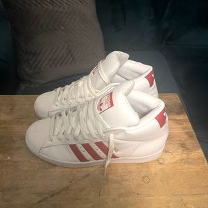 Adidas white and red stripe sneaker